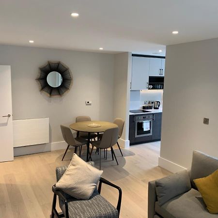 Heathrow North Apartments By Charles Hope Hounslow Exteriör bild