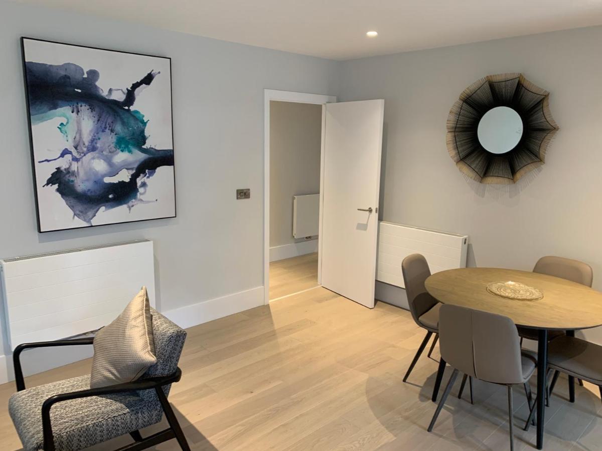 Heathrow North Apartments By Charles Hope Hounslow Exteriör bild